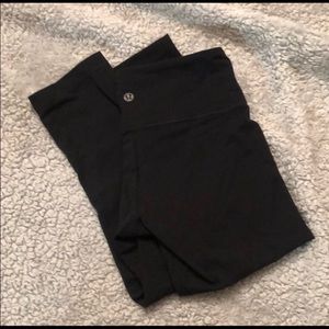 LuluLemon black crop leggings
